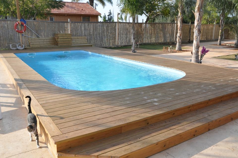 בריכת שחייה