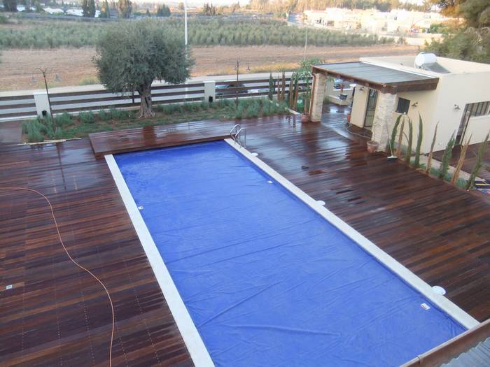 בריכת שחייה