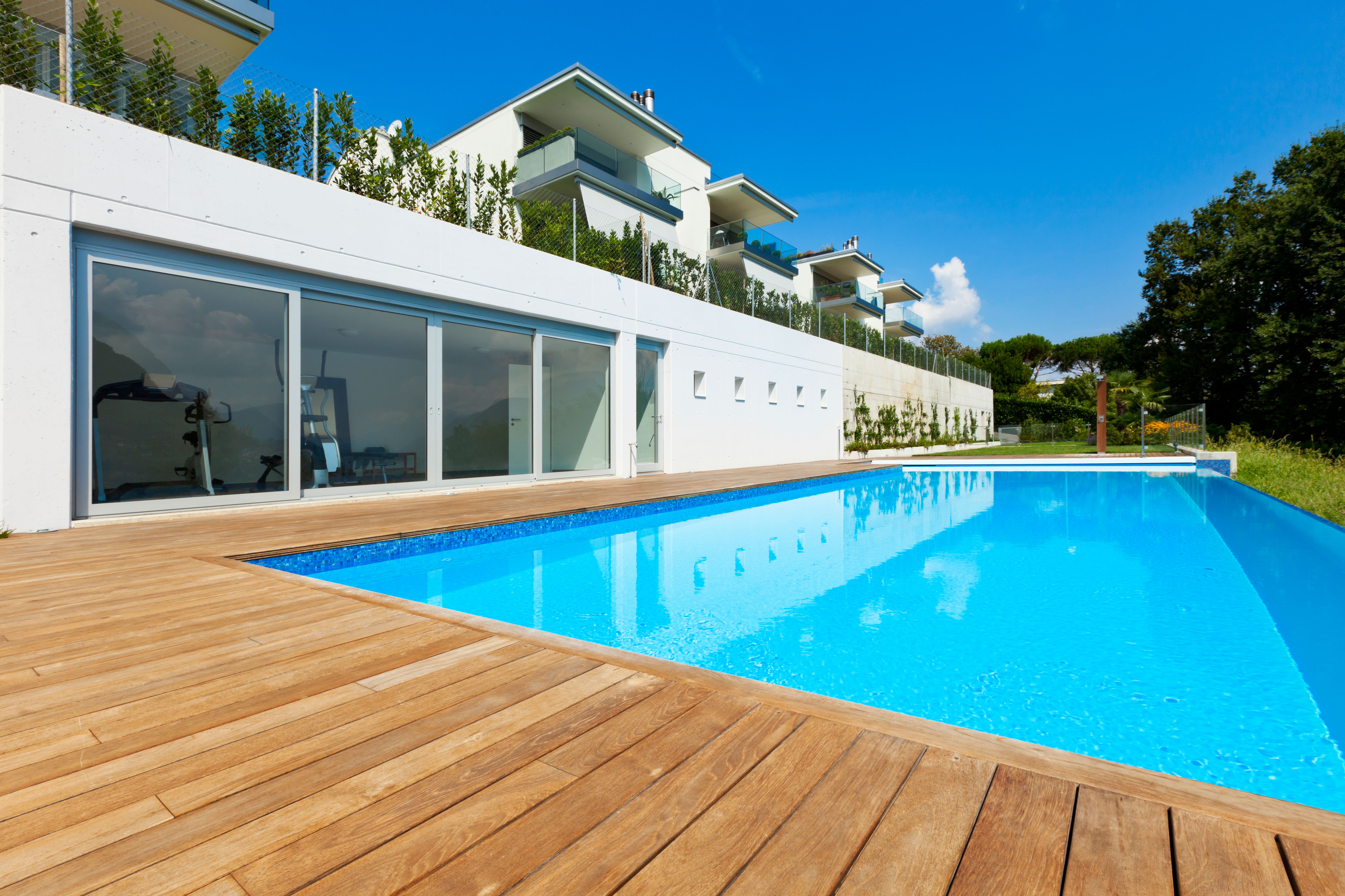 בריכת שחייה