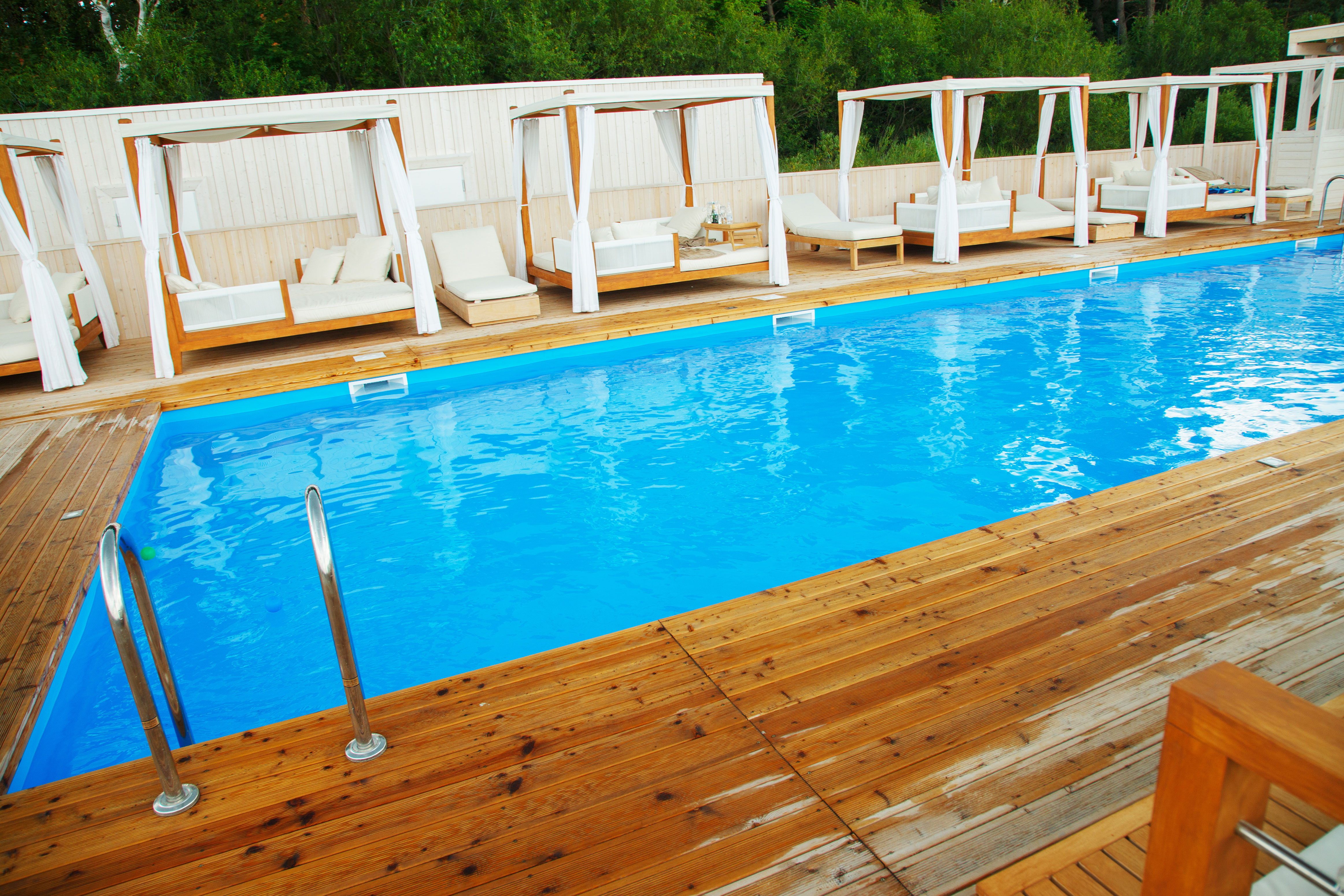 בריכת שחייה