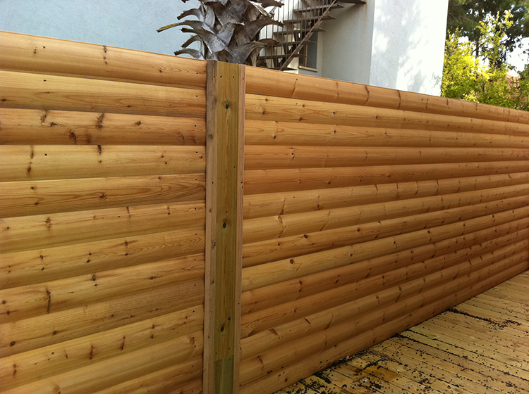 גדר מעץ לוג