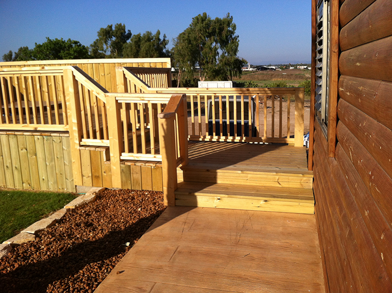 גקוזי מחופה ומתוחם מעץ אורן