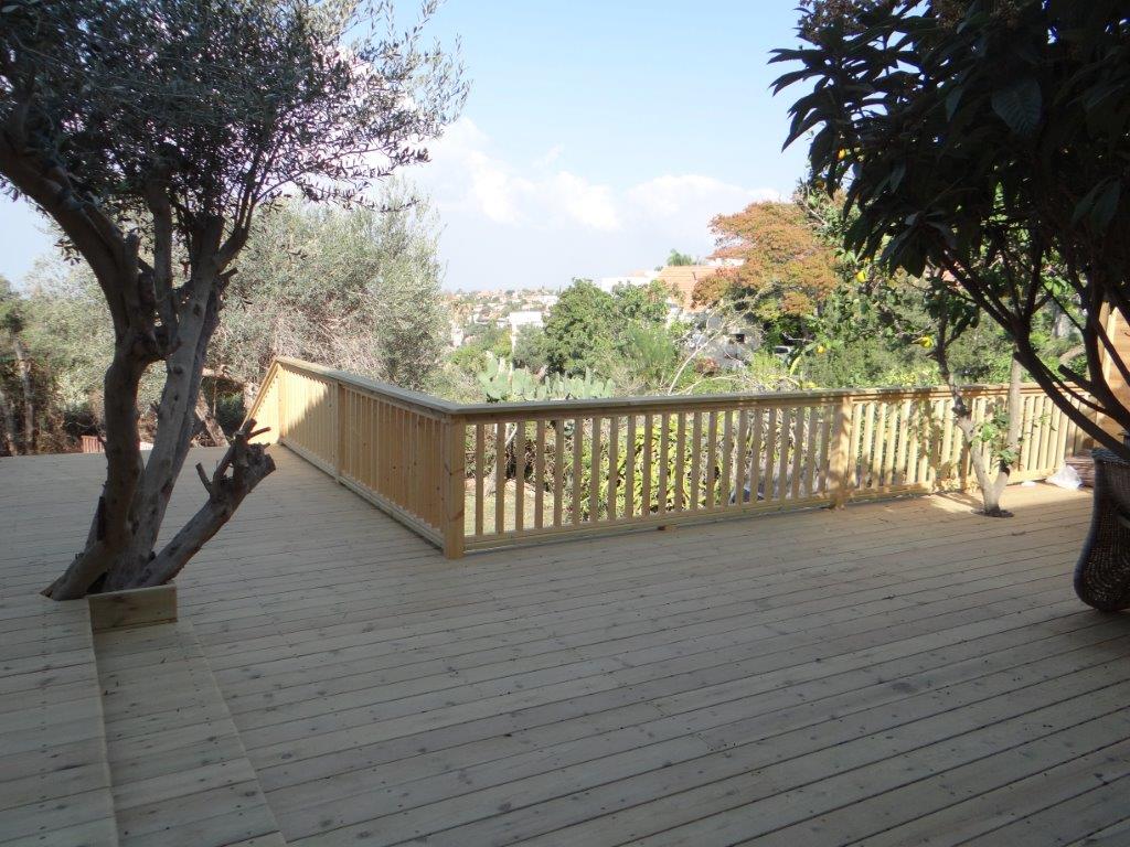 דק וגדר אורן